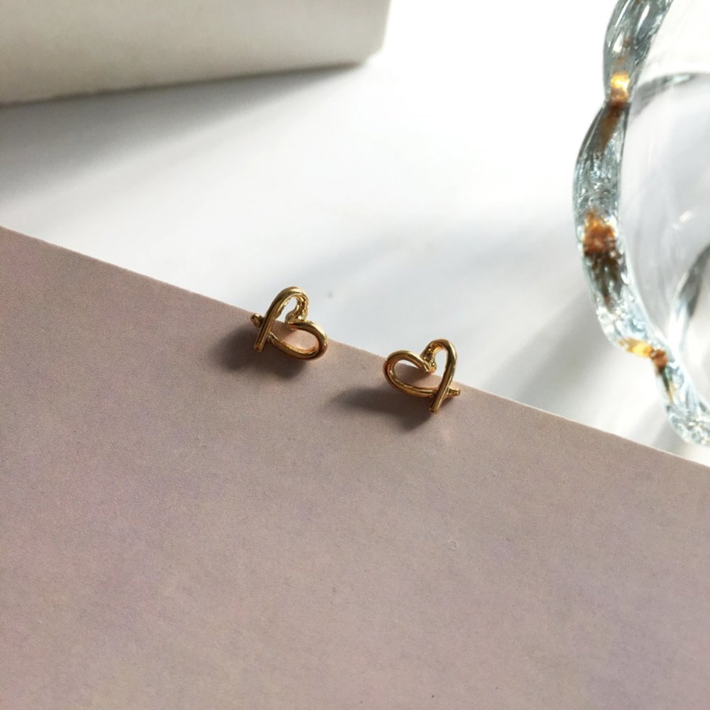 💙💕Last one Wire Heart Stud Earrings - Picture 8 of 15